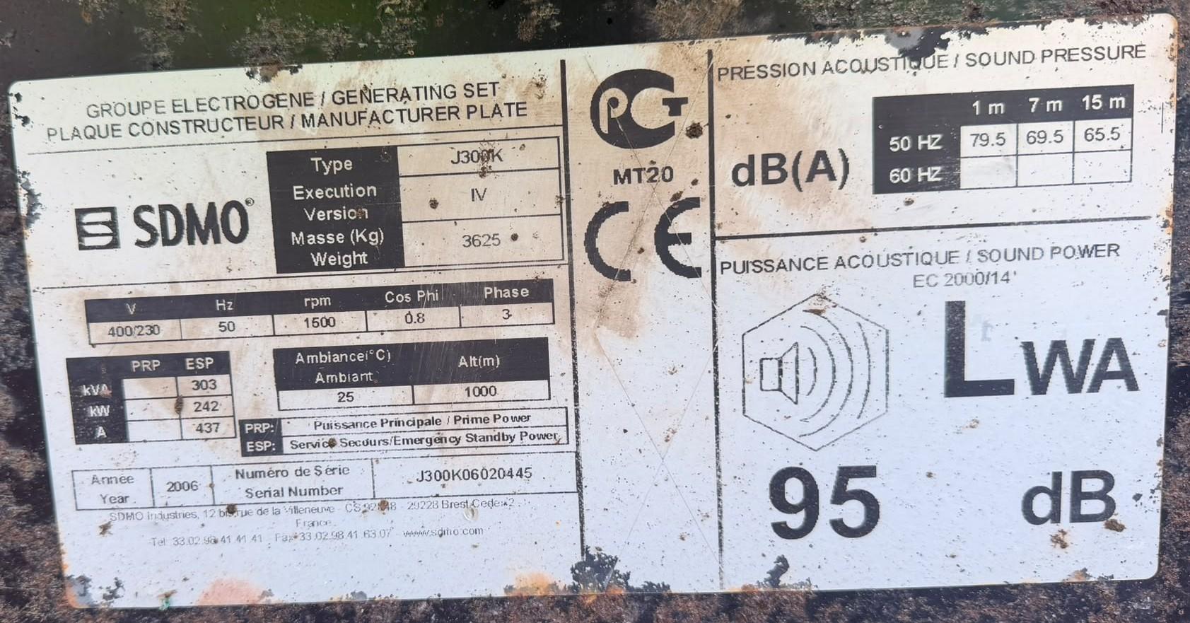 SDMO J300K nameplate showing 2006 manufacture, 303 kVA ESP and 3625 kg mass